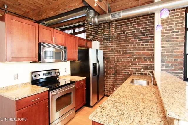 $2,700 | 220 West Jackson Avenue, Unit 404, Knoxville, TN 37902