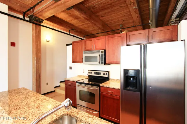 $2,700 | 220 West Jackson Avenue, Unit 404, Knoxville, TN 37902