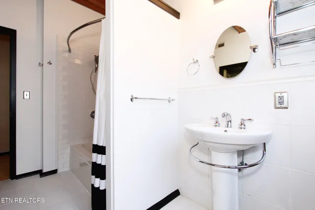 $2,700 | 220 West Jackson Avenue, Unit 404, Knoxville, TN 37902