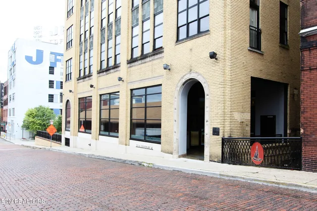 $2,700 | 220 West Jackson Avenue, Unit 404, Knoxville, TN 37902