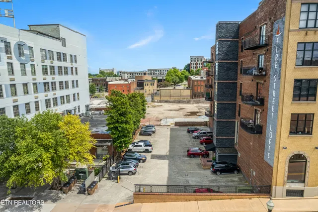 $2,700 | 220 West Jackson Avenue, Unit 404, Knoxville, TN 37902