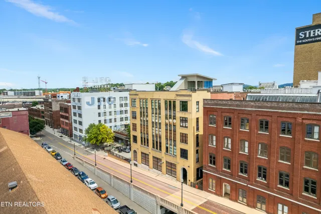 $2,700 | 220 West Jackson Avenue, Unit 404, Knoxville, TN 37902