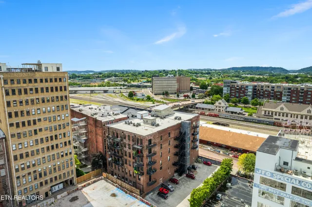 $2,700 | 220 West Jackson Avenue, Unit 404, Knoxville, TN 37902