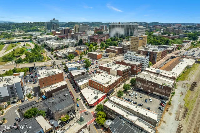 $2,700 | 220 West Jackson Avenue, Unit 404, Knoxville, TN 37902