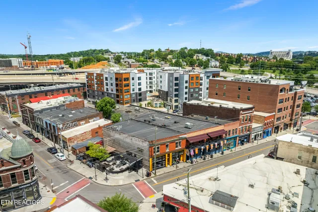 $2,700 | 220 West Jackson Avenue, Unit 404, Knoxville, TN 37902