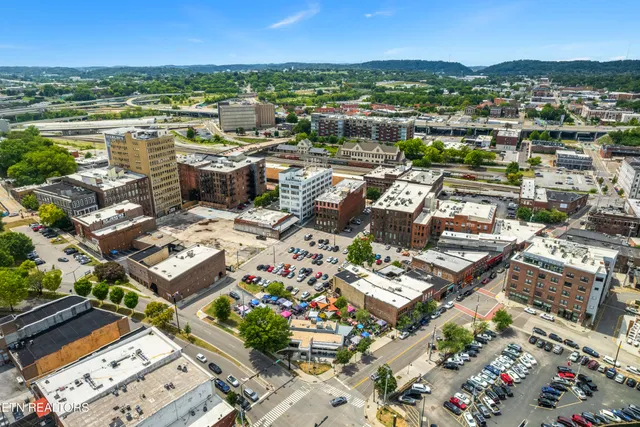 $2,700 | 220 West Jackson Avenue, Unit 404, Knoxville, TN 37902