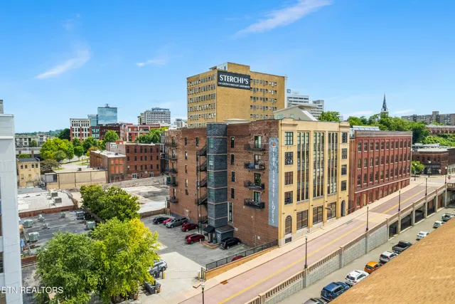 $2,700 | 220 West Jackson Avenue, Unit 404, Knoxville, TN 37902