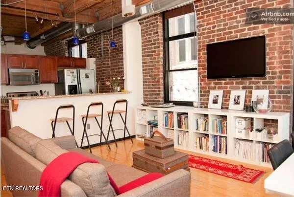 $2,700 | 220 West Jackson Avenue, Unit 404, Knoxville, TN 37902