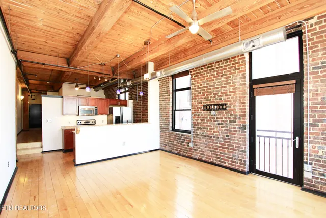 $2,700 | 220 West Jackson Avenue, Unit 404, Knoxville, TN 37902