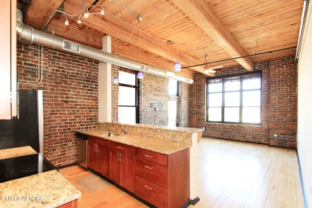 $2,700 | 220 West Jackson Avenue, Unit 404, Knoxville, TN 37902