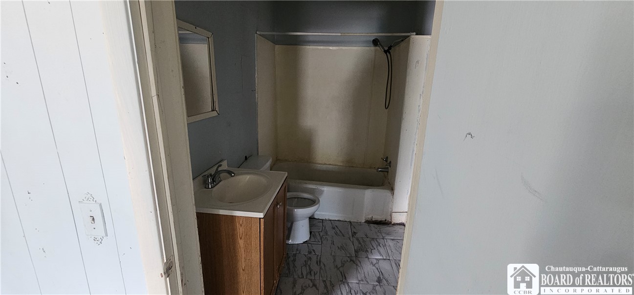 114 Water Street Jamestown, NY 14701 - Photo 17 of 27 Upper front apt