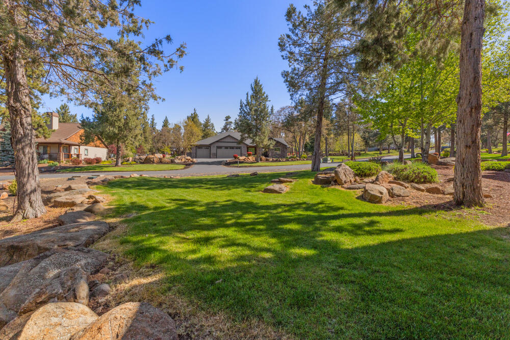 6352 Sanderling Road Klamath Falls, OR 97601 - Photo 4 of 65 Front Yard