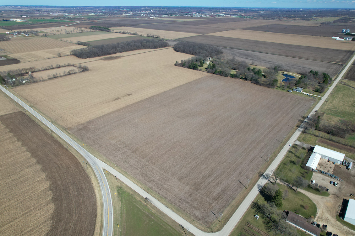 23200 Streit Road Harvard, IL 60033 - Photo 3 of 45 a view of roof
