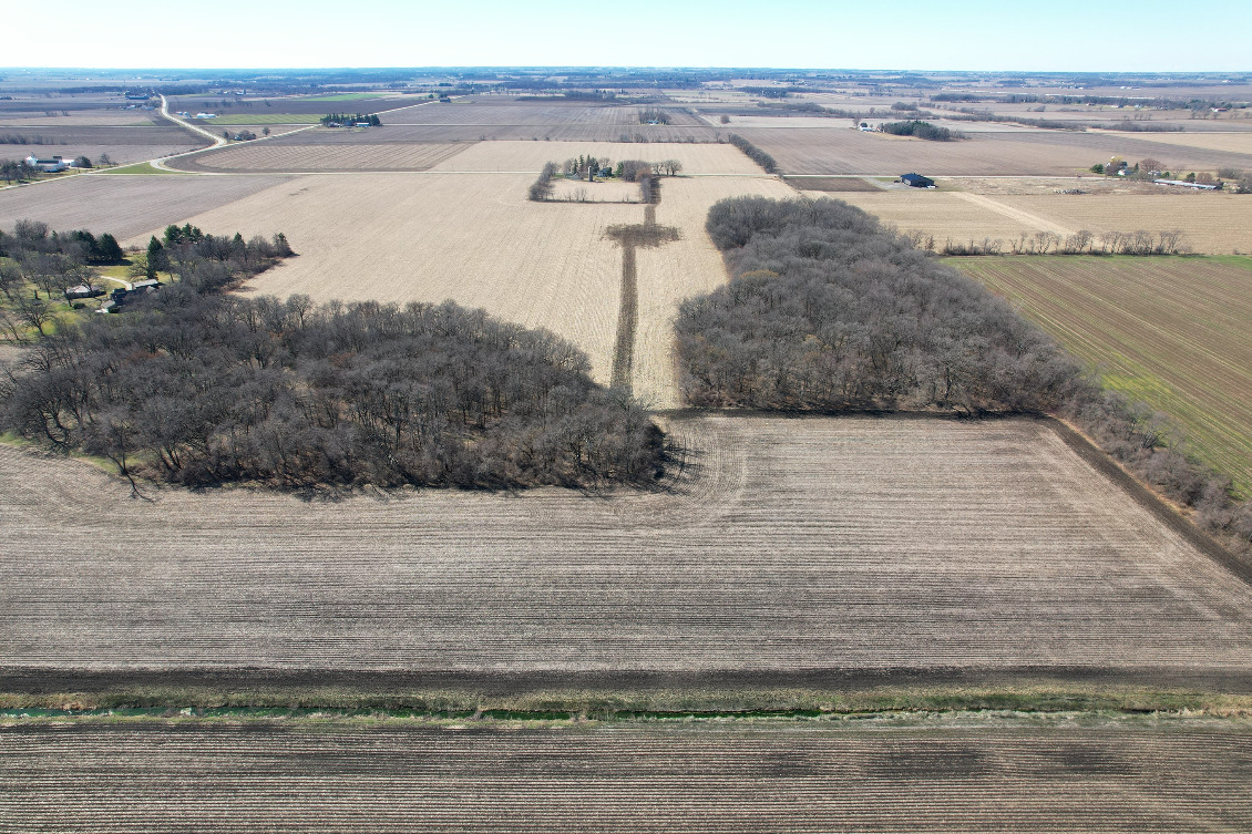 23200 Streit Road Harvard, IL 60033 - Photo 8 of 45 a ocean view with beach