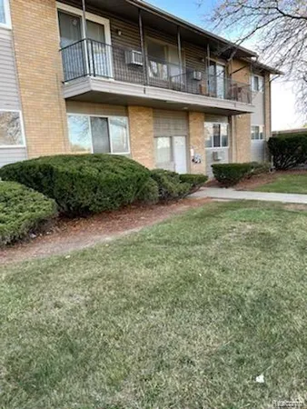 $1,200 | 25337 South Montmartre Court, Unit 3, Oak Park, MI 48237