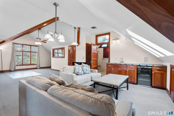 $2,000 | 105 Howe Avenue, Shelton, CT 06484