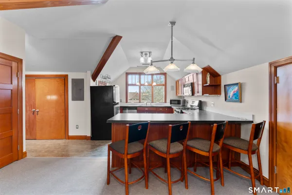 $2,000 | 105 Howe Avenue, Shelton, CT 06484