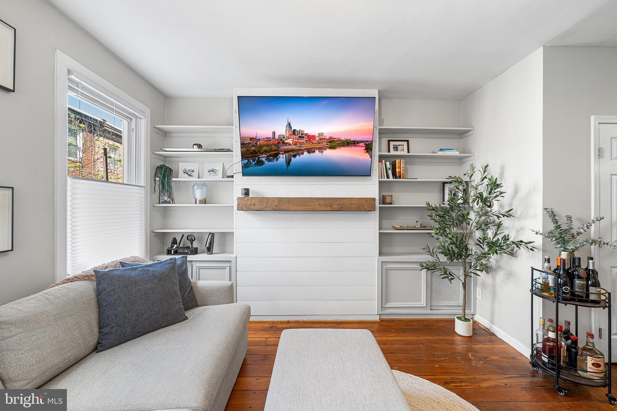 2014 Pemberton Street Philadelphia, PA 19146 - Photo 6 of 24 a living room with furniture and a potted plant
