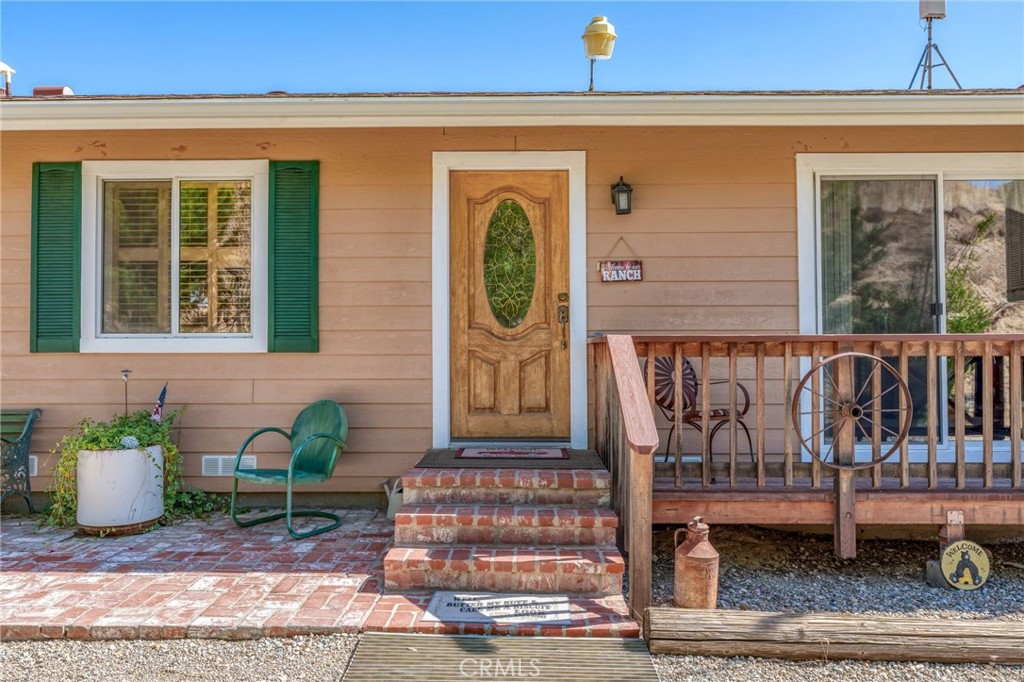 1087 Lockwood Valley Road Maricopa, CA 93252 - Photo 29 of 74 a front view of a house with entryway