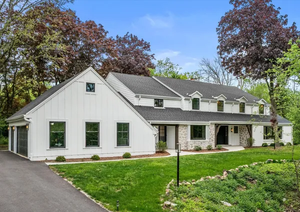 $1,474,900 | 10525 North Fairway Lane, Mequon, WI 53092