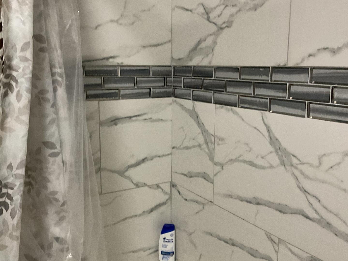 450 West 46th Place Chicago, IL 60609 - Photo 8 of 9 a dirty bathroom with white tiles