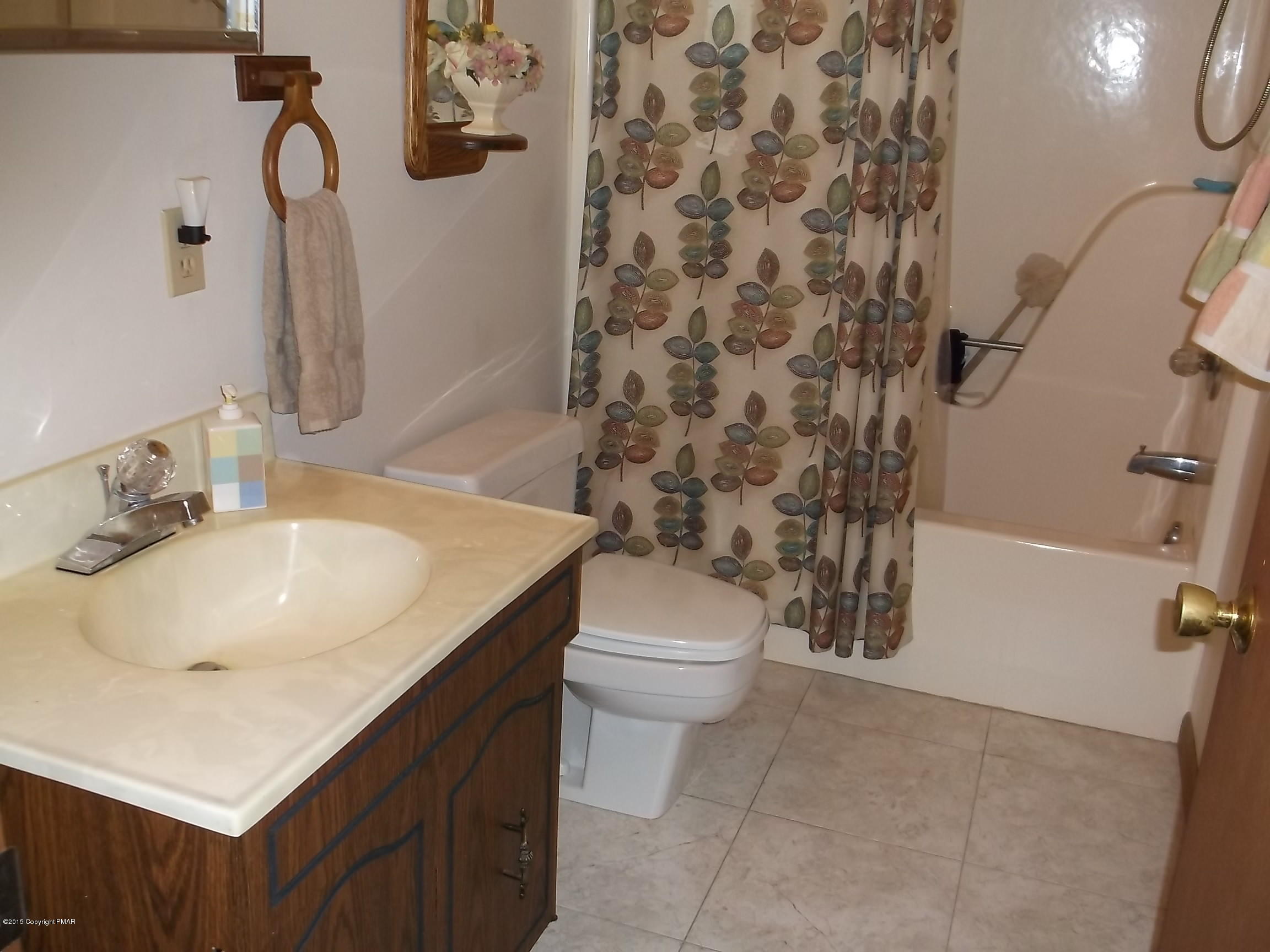 1466 Clover Road Long Pond, PA 18334 - Photo 12 of 21 Main Bath