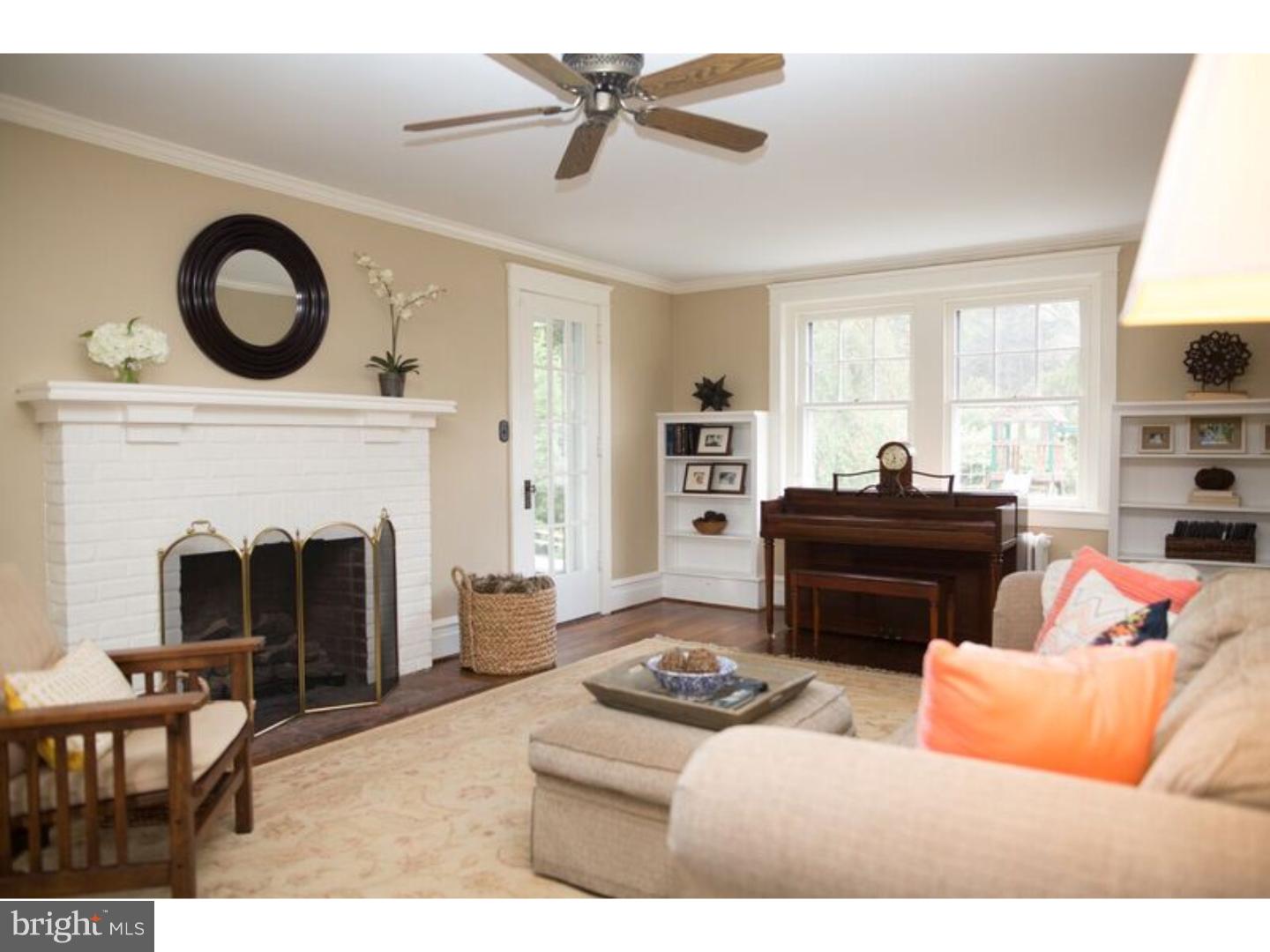 407 Old Lancaster Road Berwyn, PA 19312 - Photo 3 of 25 Living Room
