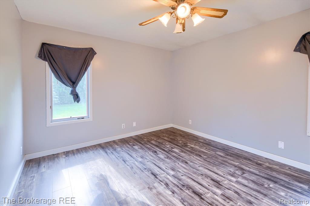 5495 East Coldwater Road Flint, MI 48506 - Photo 29 of 44