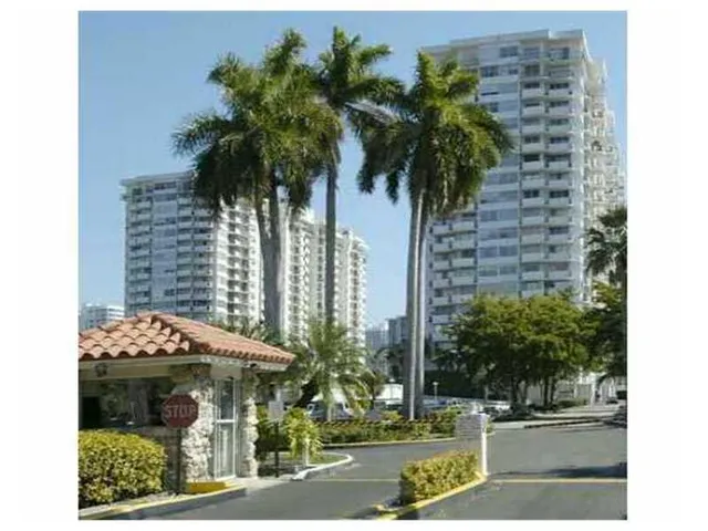 $3,000 | 18031 Biscayne Boulevard, Unit 10043, Aventura, FL 33160