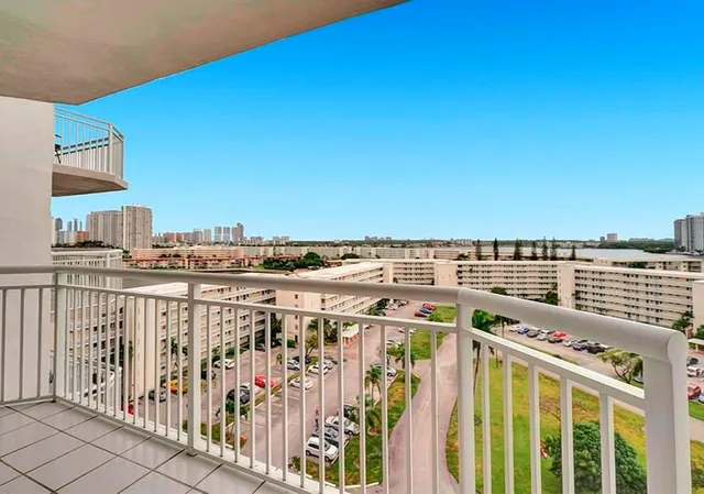 $3,000 | 18031 Biscayne Boulevard, Unit 10043, Aventura, FL 33160