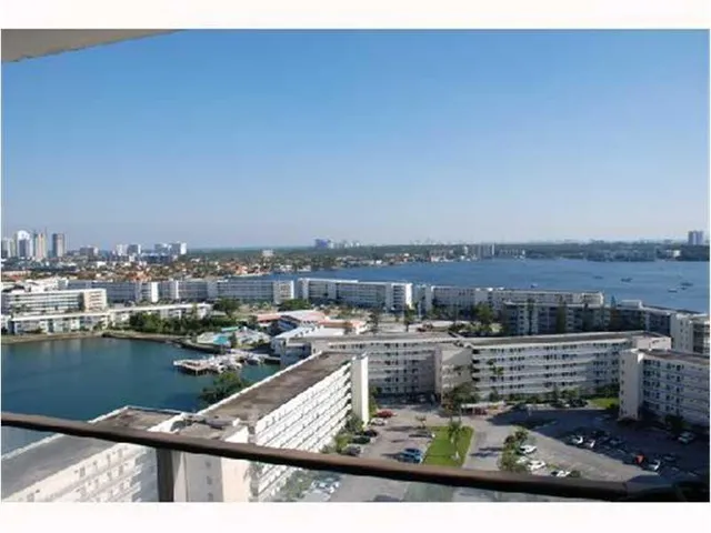 $3,000 | 18031 Biscayne Boulevard, Unit 10043, Aventura, FL 33160