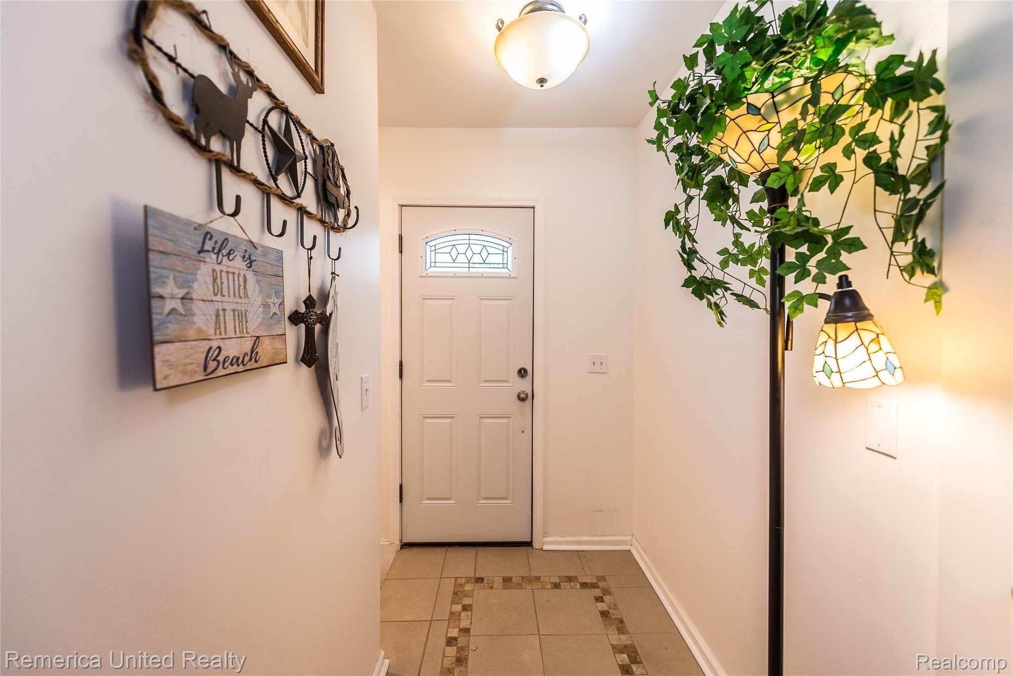 3447 Rush Lake Road Pinckney, MI 48169 - Photo 13 of 42 Foyer Space