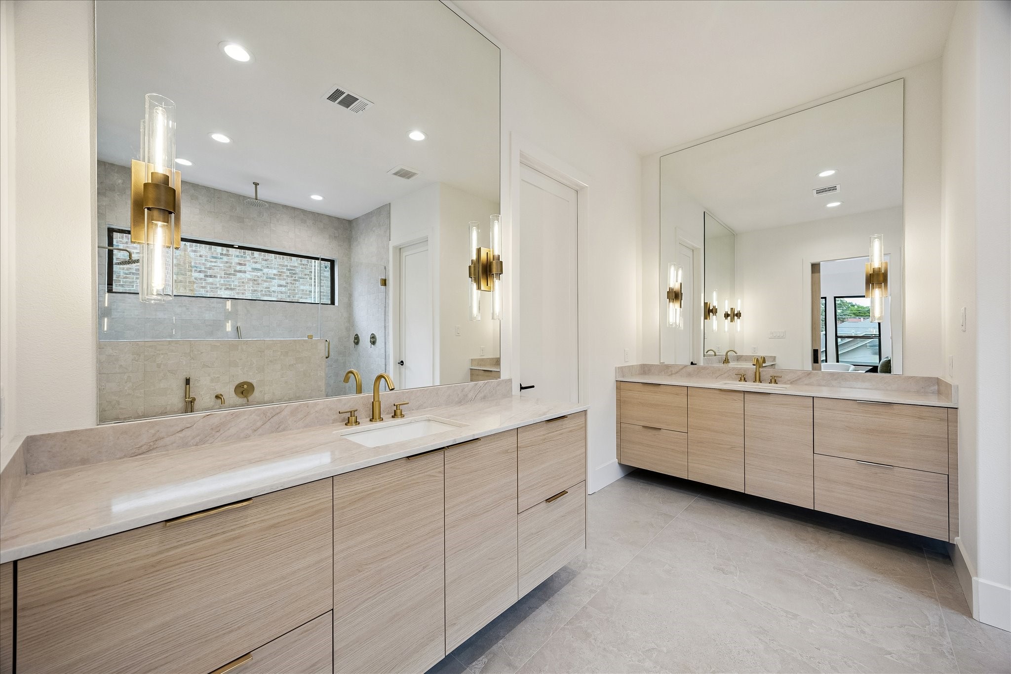122 East 4th Street Houston, TX 77007 - Photo 23 of 38 Primary bath – features Taj Mahal quartz countertops and designer sconces.