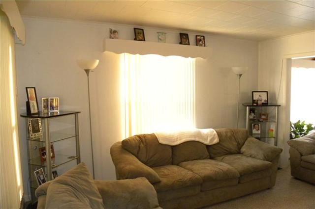 4803 North State Road Owosso, MI 48867 - Photo 7 of 21 Living Room