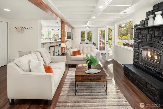 $1,400,000 | 7517 Moon Valley Road Southeast, North Bend, WA 98045