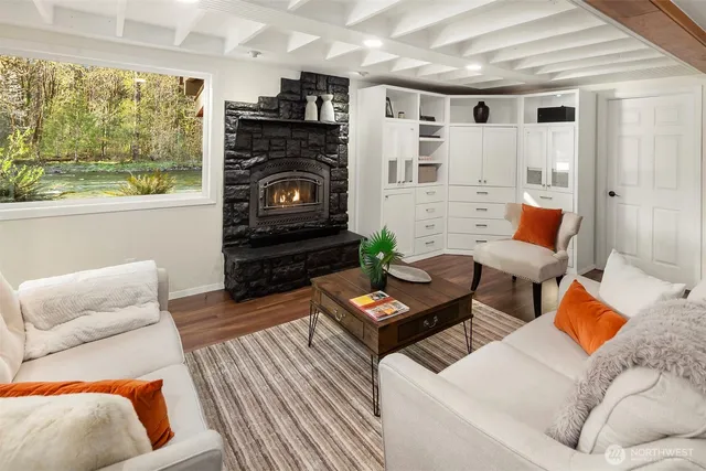 $1,400,000 | 7517 Moon Valley Road Southeast, North Bend, WA 98045