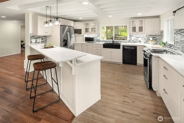 $1,400,000 | 7517 Moon Valley Road Southeast, North Bend, WA 98045