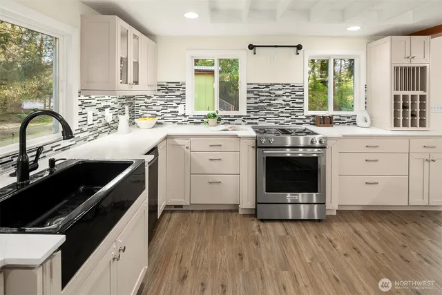 $1,400,000 | 7517 Moon Valley Road Southeast, North Bend, WA 98045