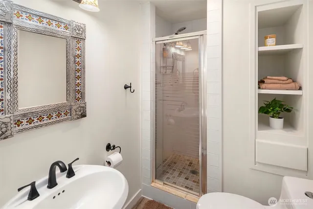 $1,400,000 | 7517 Moon Valley Road Southeast, North Bend, WA 98045