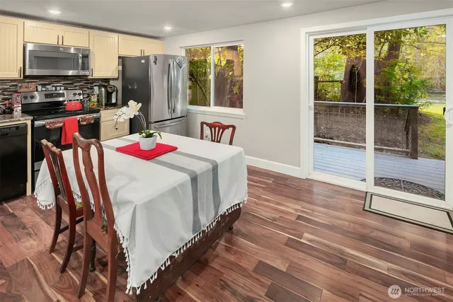 $1,400,000 | 7517 Moon Valley Road Southeast, North Bend, WA 98045