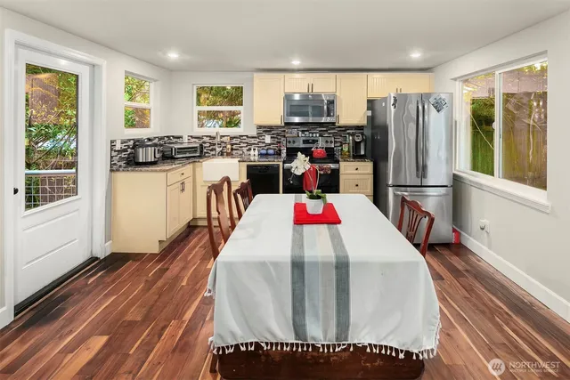 $1,400,000 | 7517 Moon Valley Road Southeast, North Bend, WA 98045