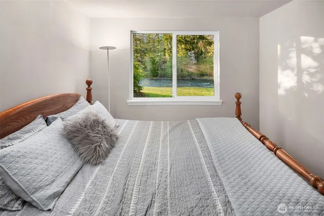 $1,400,000 | 7517 Moon Valley Road Southeast, North Bend, WA 98045