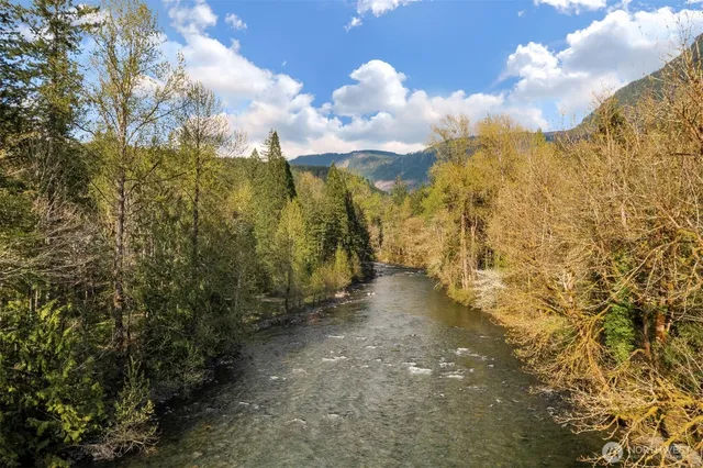 $1,400,000 | 7517 Moon Valley Road Southeast, North Bend, WA 98045