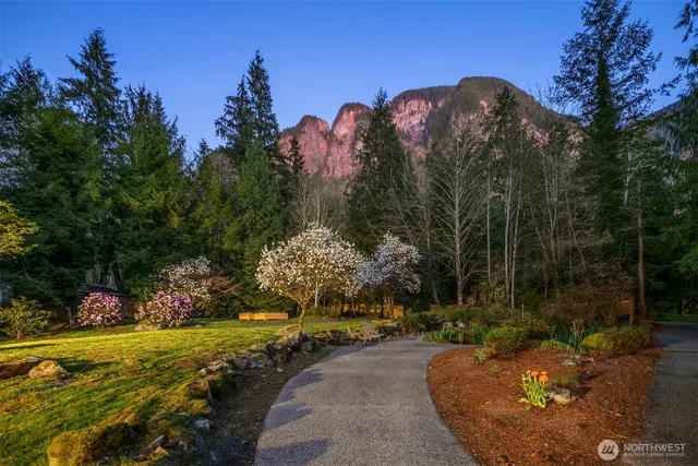 $1,400,000 | 7517 Moon Valley Road Southeast, North Bend, WA 98045