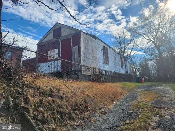 a house view with a yard