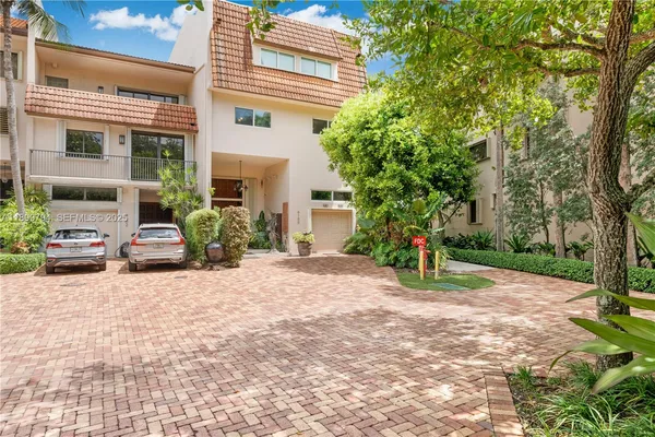 $2,250,000 | 6100 Paradise Point Drive, Palmetto Bay, FL 33157