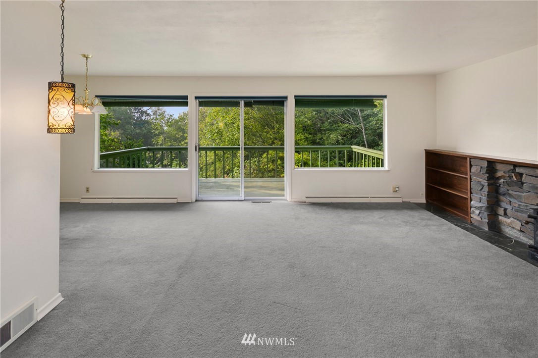 422 Center Place Everett, WA 98203 - Photo 14 of 34 a view of an empty room with a window