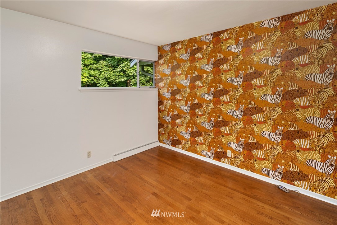 422 Center Place Everett, WA 98203 - Photo 23 of 34 an empty room with a window