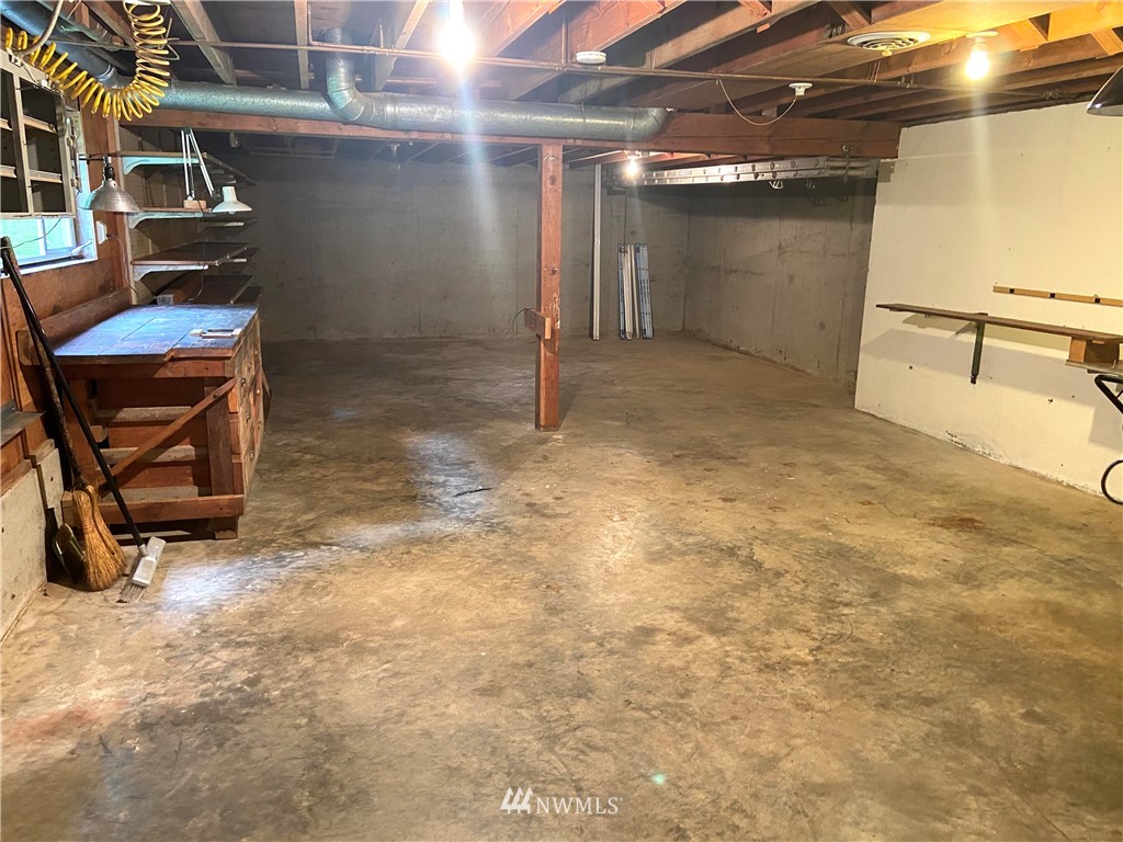 422 Center Place Everett, WA 98203 - Photo 33 of 34 a view of a room with gym equipment