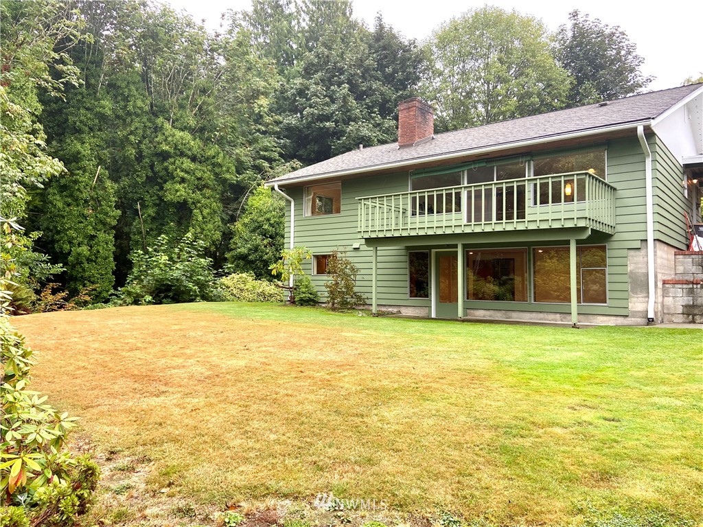 422 Center Place Everett, WA 98203 - Photo 6 of 34 a front view of a house with a garden